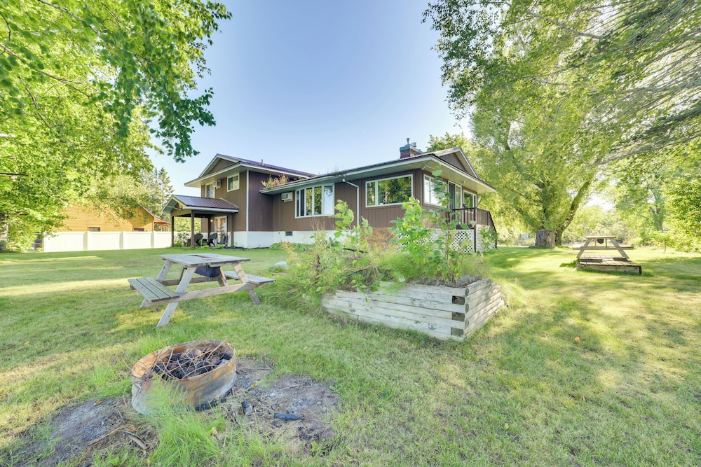 Riverfront Sault Ste Marie Home W Dock 18278860 — Sault Ste Marie