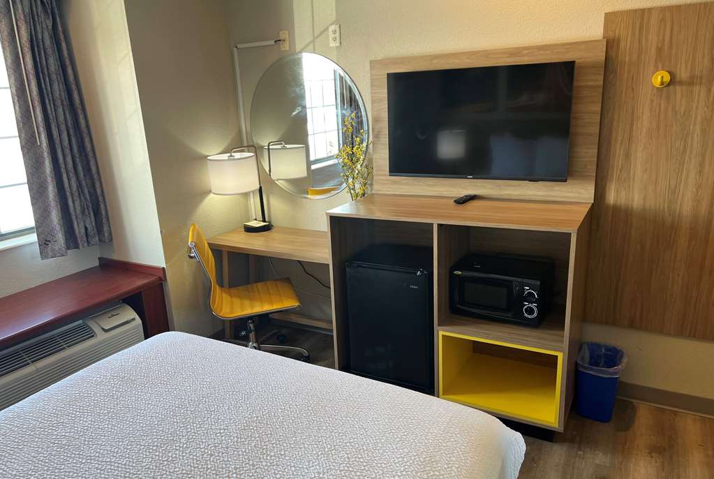 Days Inn by Wyndham near Kansas Speedway - photo 12