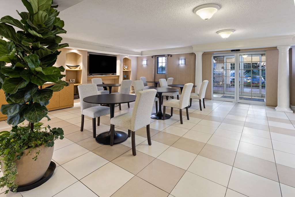 La Quinta Inn by Wyndham Pittsburgh Airport - photo 12