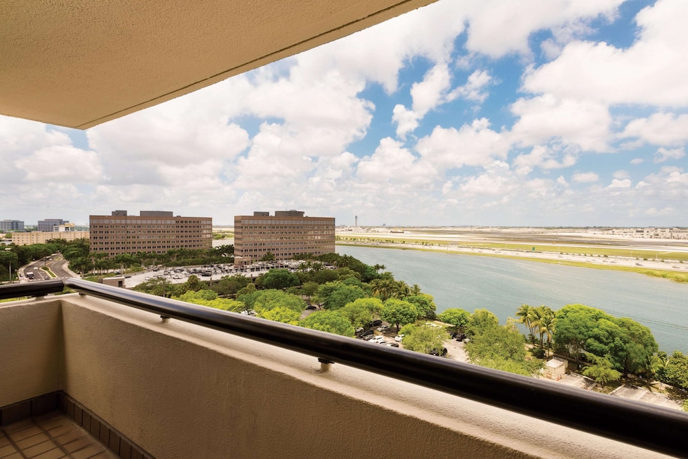 Hilton Miami Airport Blue Lagoon - photo 30