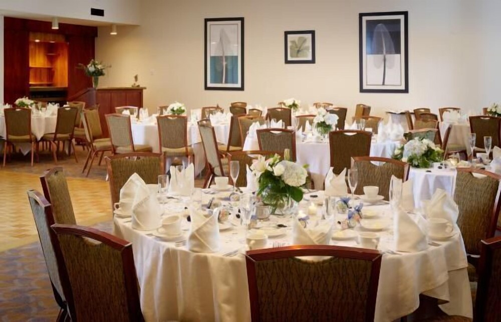 Nichols Village Hotel - photo 12