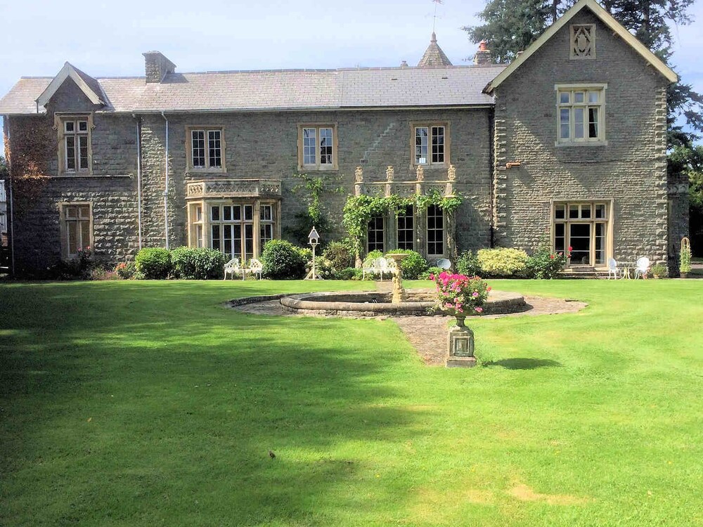 Llangattock Park House — 4-Star Luxury Hotel in Crickhowell, United Kingdom