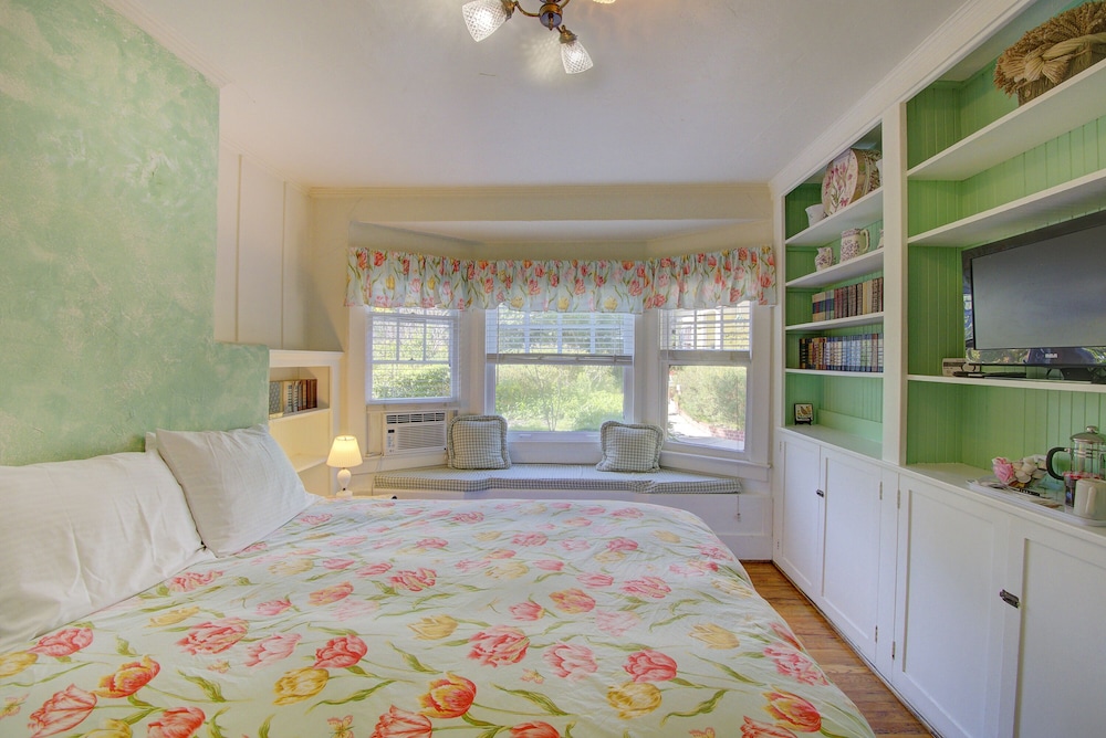 Secret Garden Inn and Cottages - photo 84