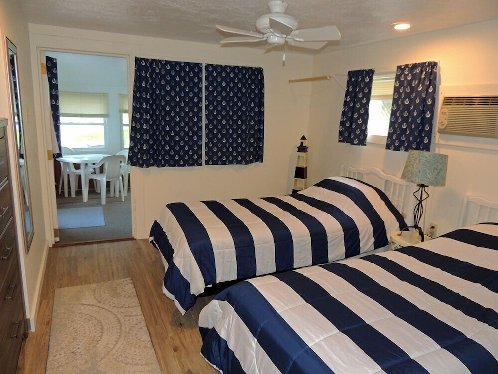 West Winds Motel & Cottages - photo 6