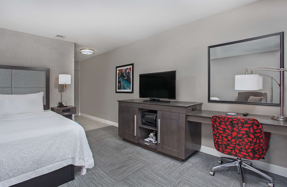 Hampton Inn Vincennes - photo 15