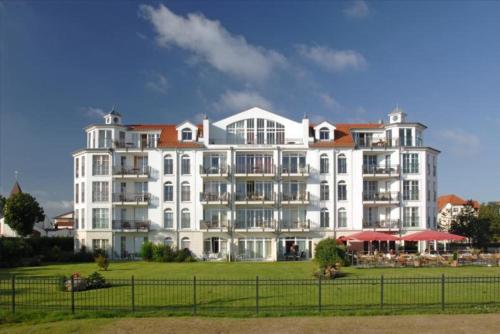 Haus Atlantik — 4-Star Luxury Hotel in Ostseebad Kuehlungsborn, Germany