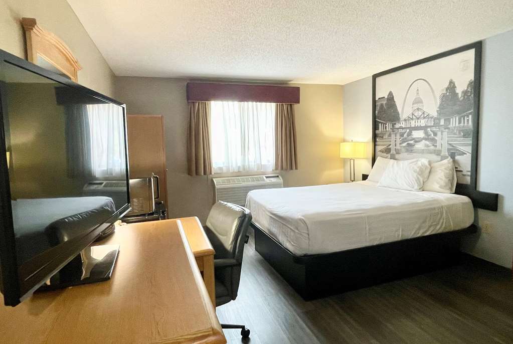 Super 8 by Wyndham St. Clair MO - photo 14