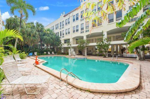 The Palm Beach Hotel Condominium - photo 6