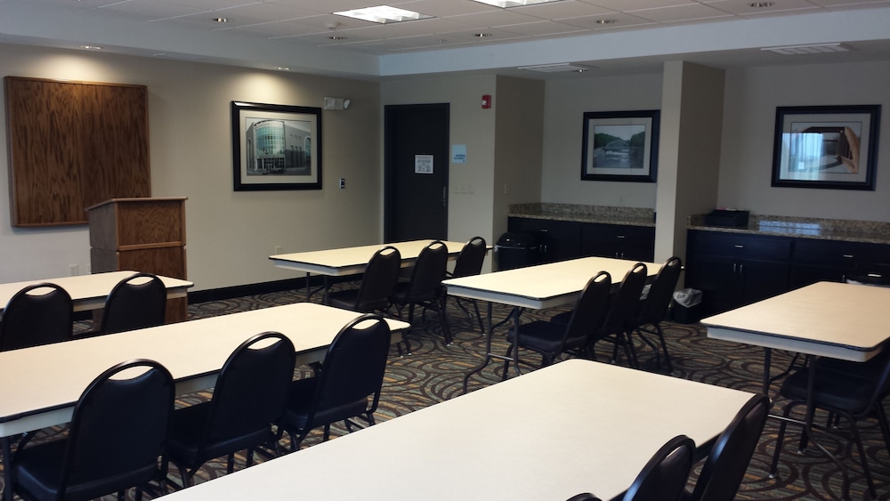 Holiday Inn Express & Suites Nevada by IHG - photo 60