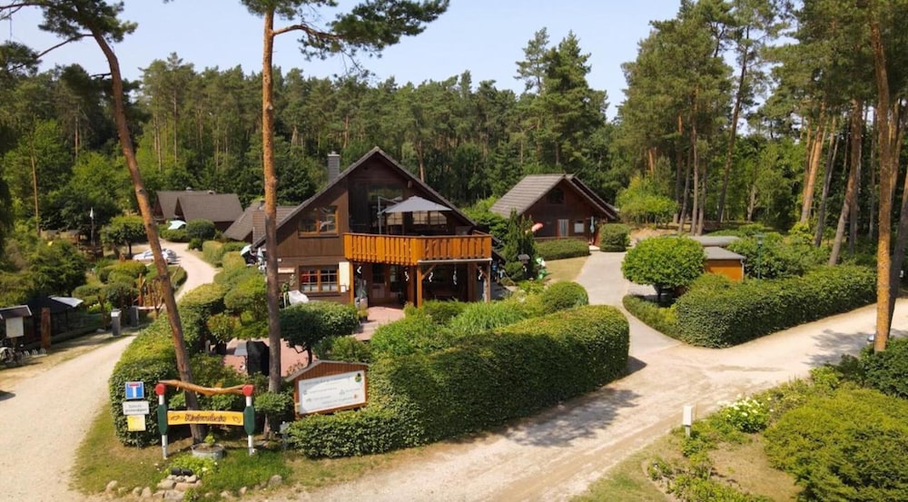 Feriensiedlung Kiefernhain — hotel in Krakow Am See