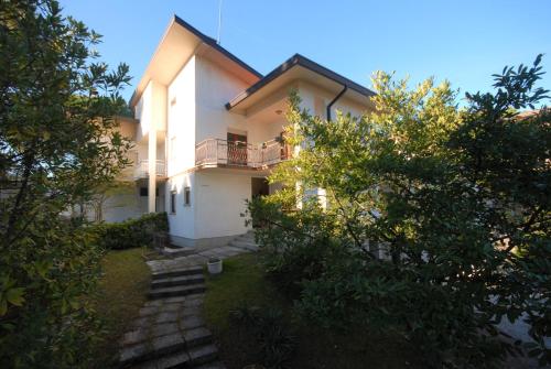 Villa Azalea — 4-Star Luxury Hotel in Lignano Sabbiadoro, Italy