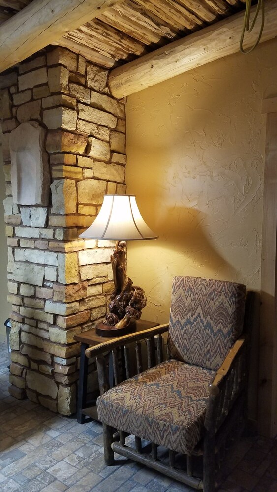 Stone Lizard Lodging - photo 3