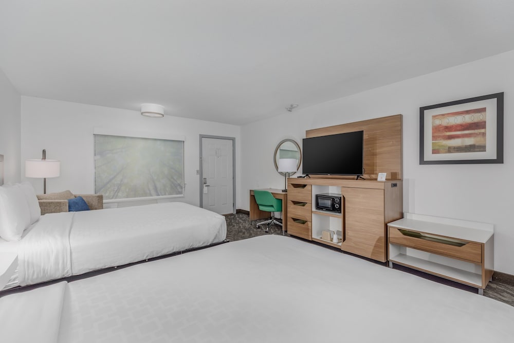 Crossroads Inn & Suites - photo 27