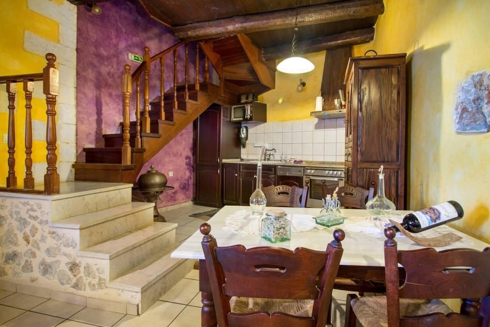 Purple Villa Samonas 1 Bedroom Maisonette — 4-Star Luxury Hotel in Rethymno, Greece