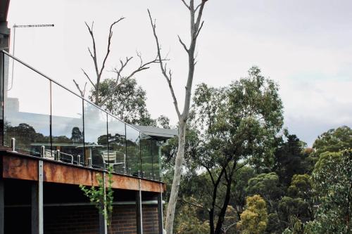 Architectural Crisp & convenient location - last minute hotel in Briar Hill