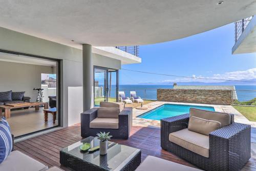 72 on Vyfer family friendly whale watching in Unknown City, South Africa