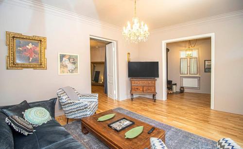 Charming 1BR Apartment with Balcony By Wehost
