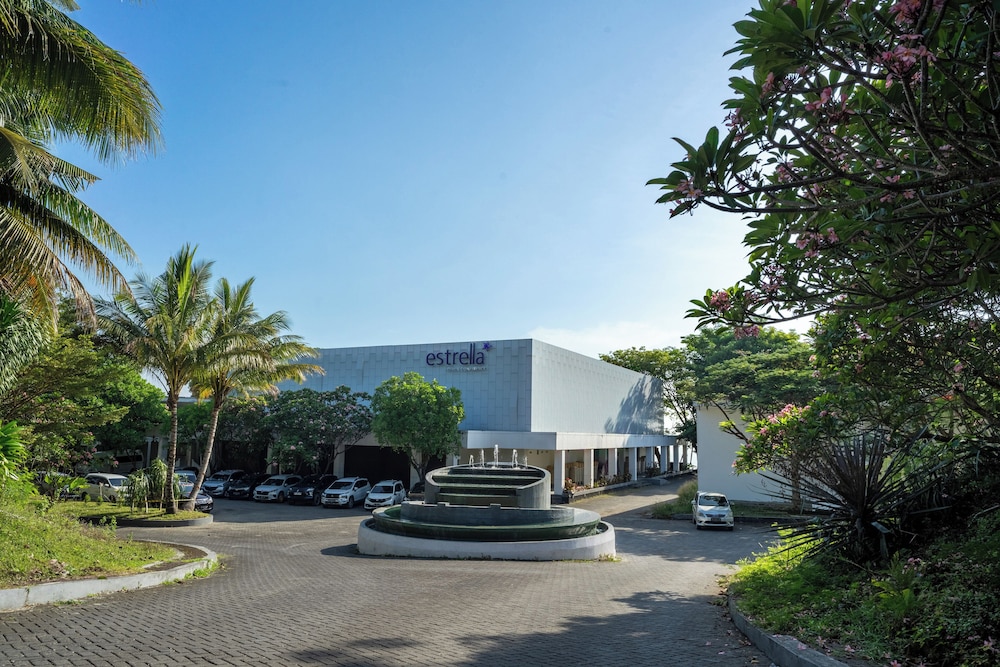 Estrella Hotel Conference — Luwuk