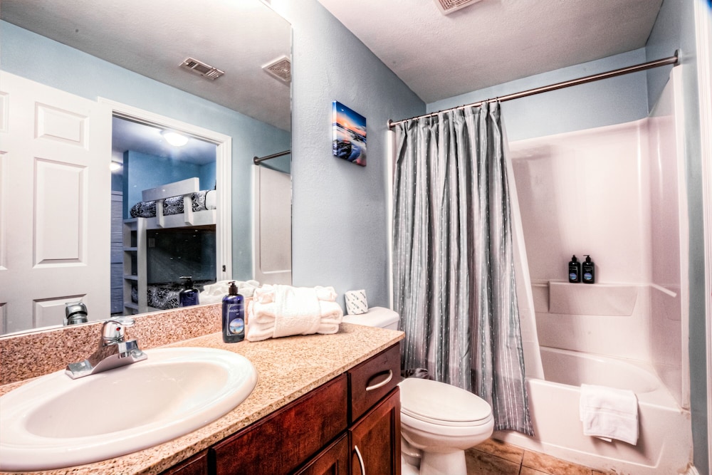 Laketown Wharf Resort by Aneliya's Rentals - photo 834