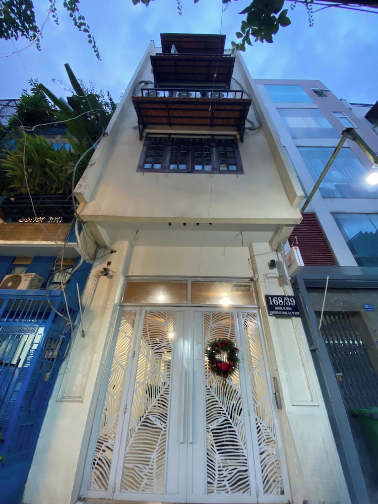 Pin Nguyen Cu Trinh — 4-Star Luxury Hotel in Ho Chi Minh City, Vietnam