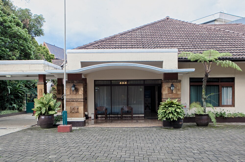 RedDoorz near paris van Java 2 - last minute hotel in Bandung