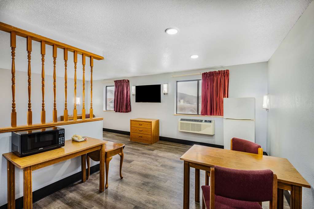 Super 8 by Wyndham Waynesburg - photo 36