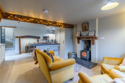Cotswold Way Cottage — 4-Star Luxury Hotel in Stroud, United Kingdom