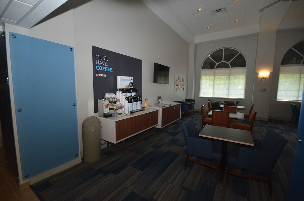 Holiday Inn Express Hotel & Suites Warrenton by IHG - photo 29
