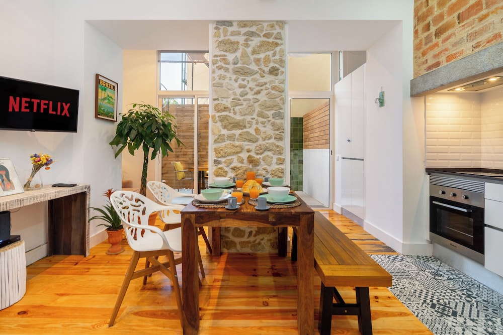 WHome Casa Alcazar Perfect spot w private Patio