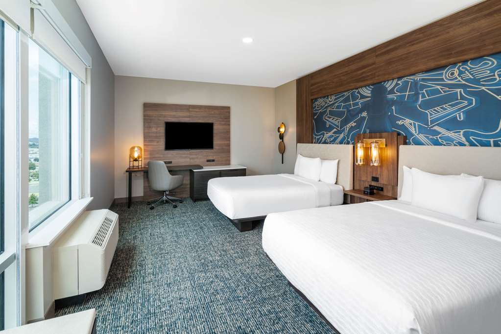 La Quinta Inn & Suites by Wyndham Nashville Downtown Stadium - photo 41