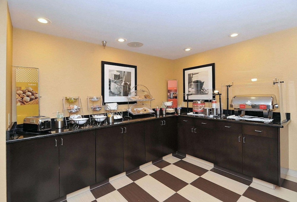 Hampton Inn Eden - photo 21