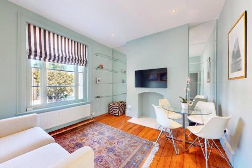 Stunning Apartment in Clapham Old Town — 4-Star Luxury Hotel in London, United Kingdom