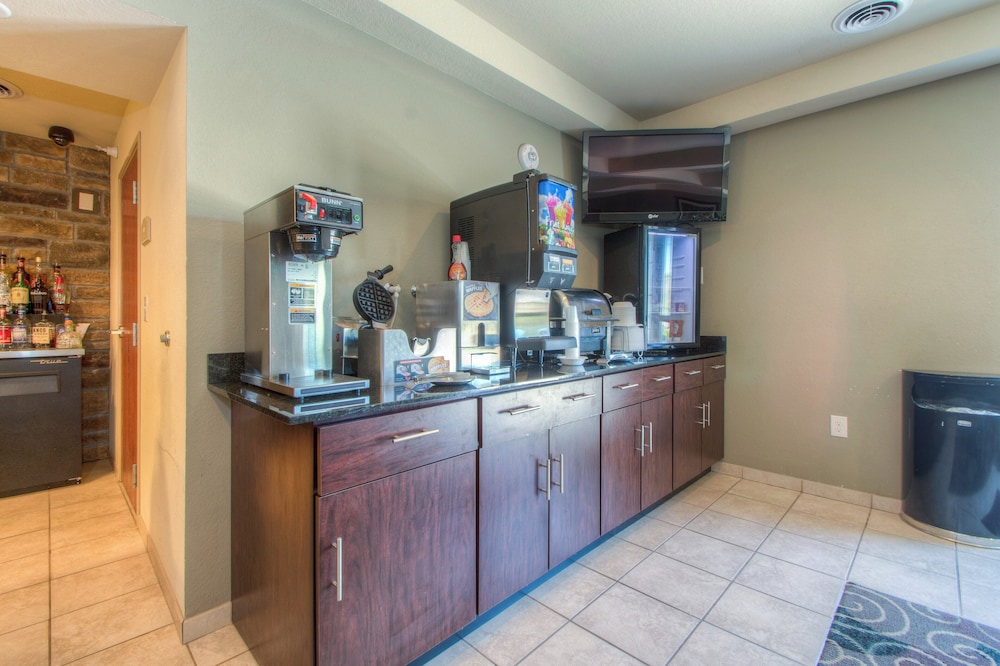 Cobblestone Inn & Suites Wray - photo 37
