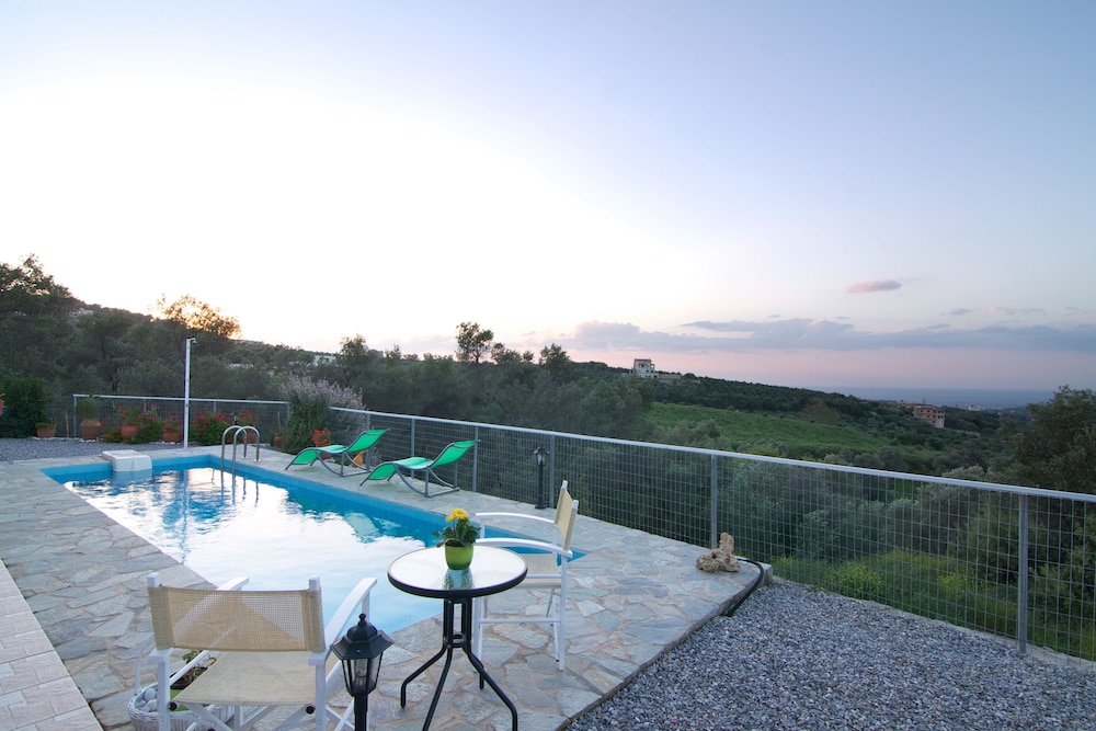 Iperion Apartment — 4-Star Luxury Hotel in Rethymno, Greece
