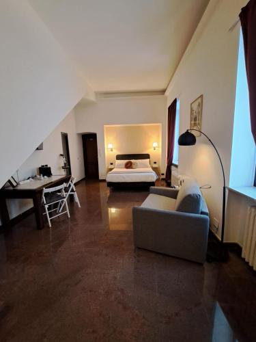 Palazzo Cusani Charming Rooms — Vercelli