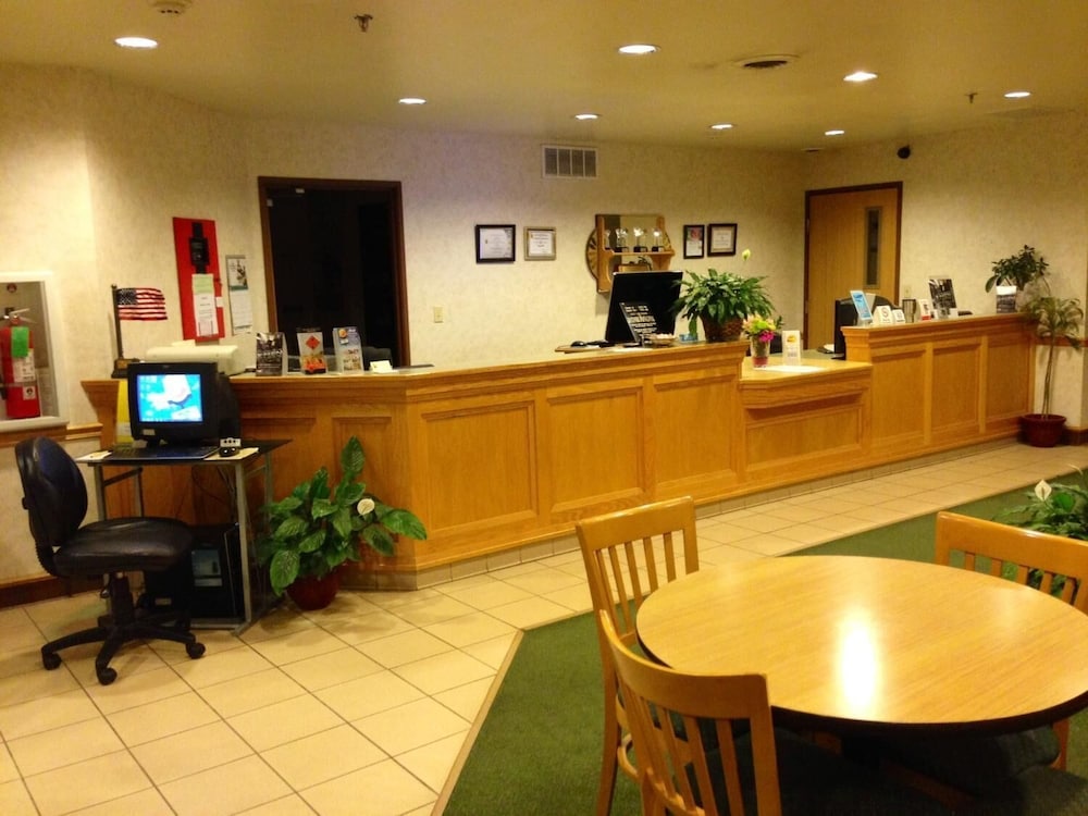 Super 8 by Wyndham Ava - photo 4