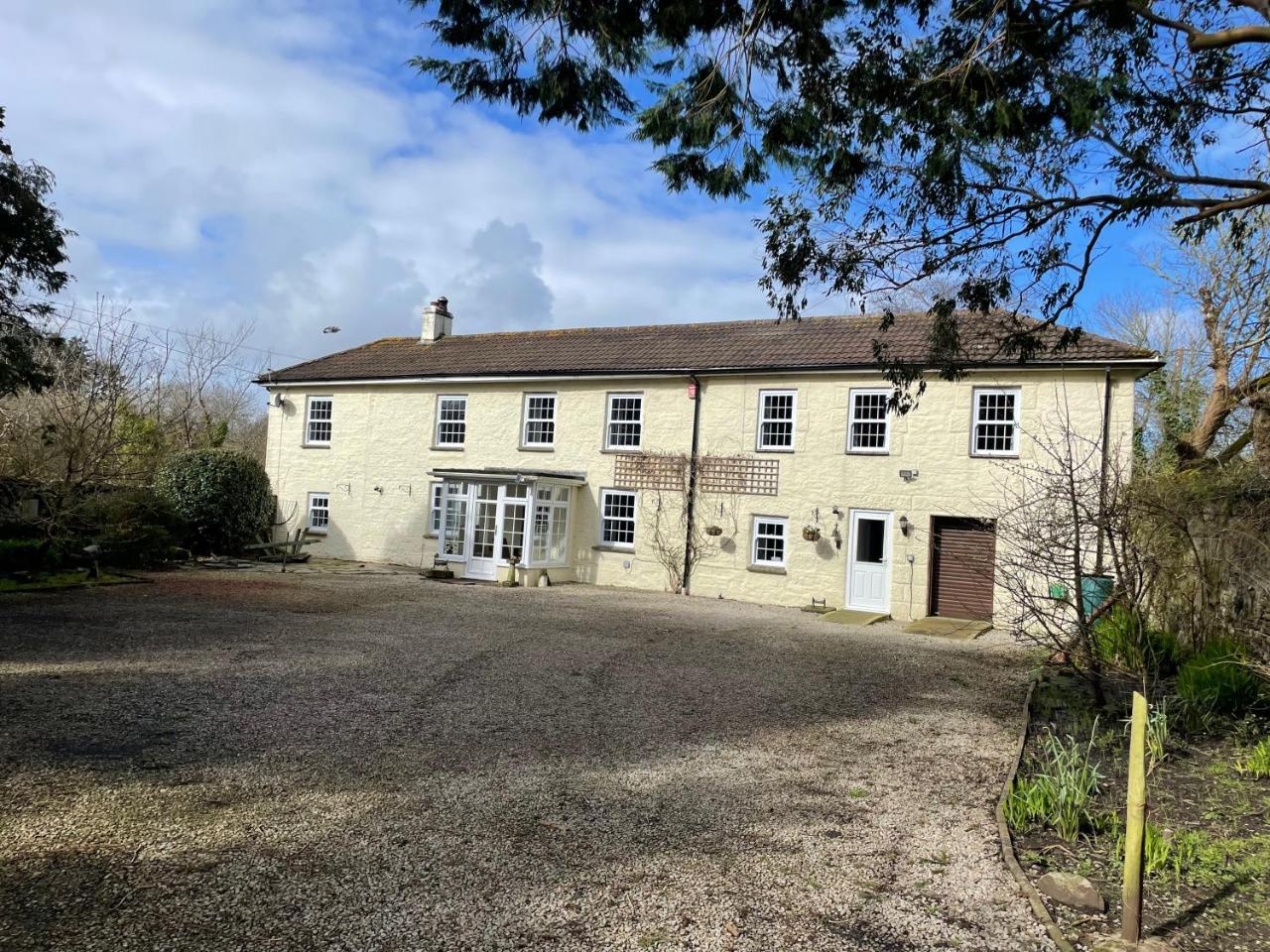 Lolgorien West Cornwall Sleeps 8 in Camborne, United Kingdom