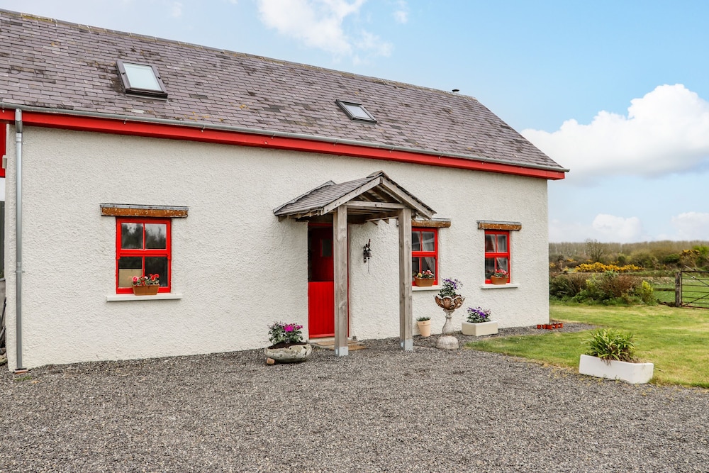 Cob Cottage — 4-Star Luxury Hotel in Loch Garman, Republic of Ireland