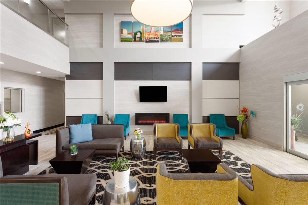 La Quinta Inn & Suites by Wyndham Columbus Edinburgh - photo 6