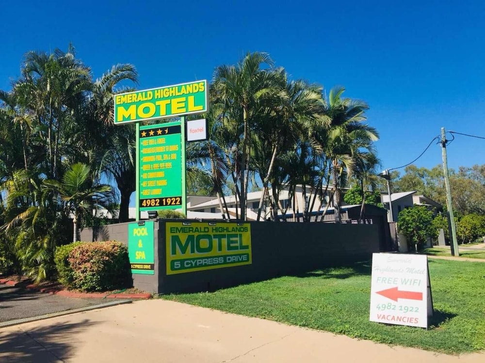 Emerald Highlands Motel — Emerald