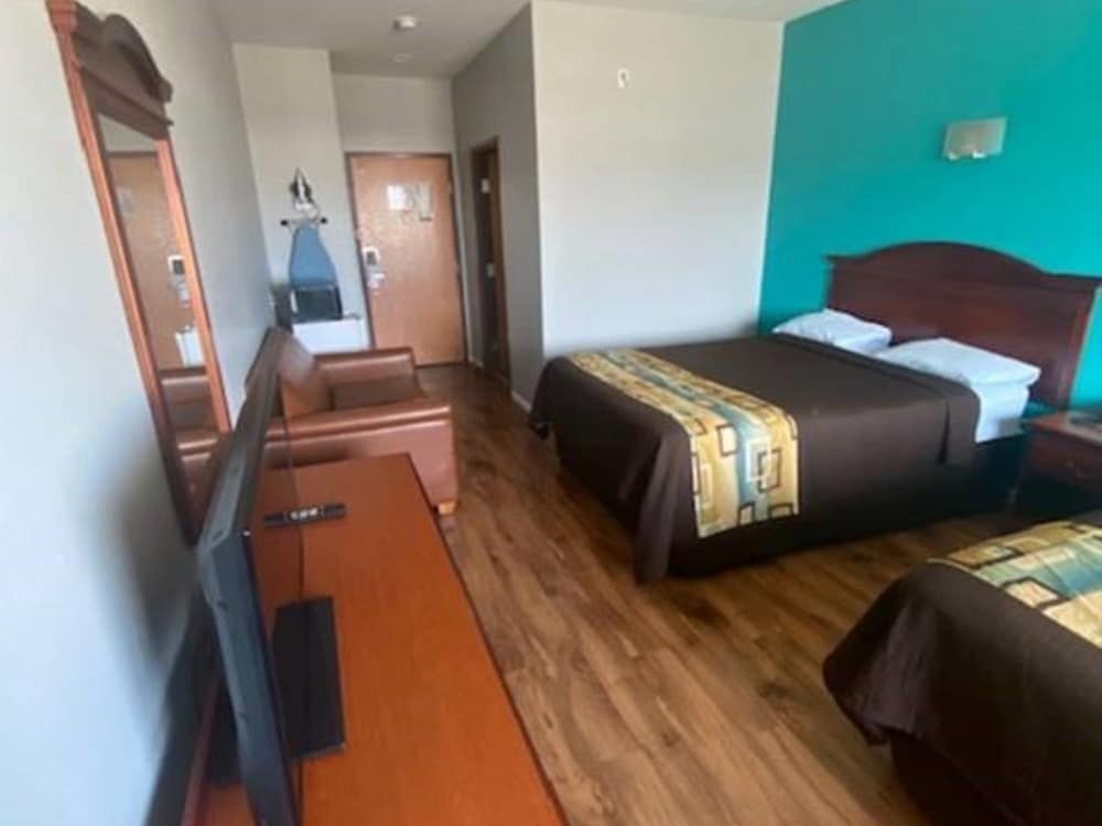 Tropicana Inn and Suites - photo 6