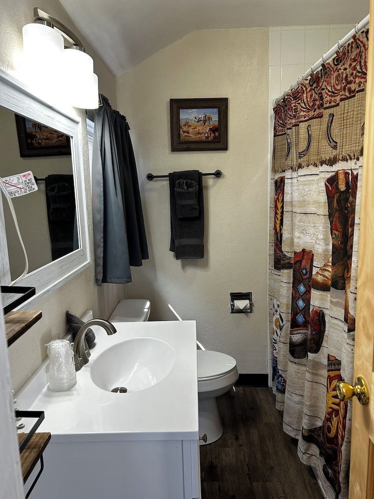 Lamplighter Cabins & Suites - photo 77