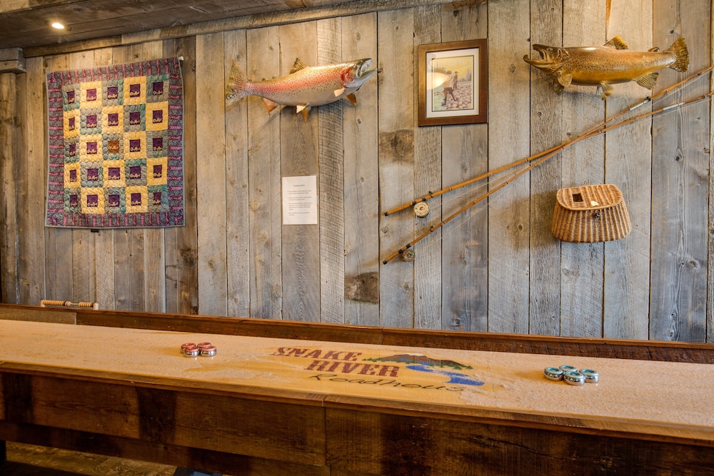 Snake River Roadhouse by KABINO Air Conditioning WiFi Bar Below Pool Table Shuffleboard Yummy Food - photo 15