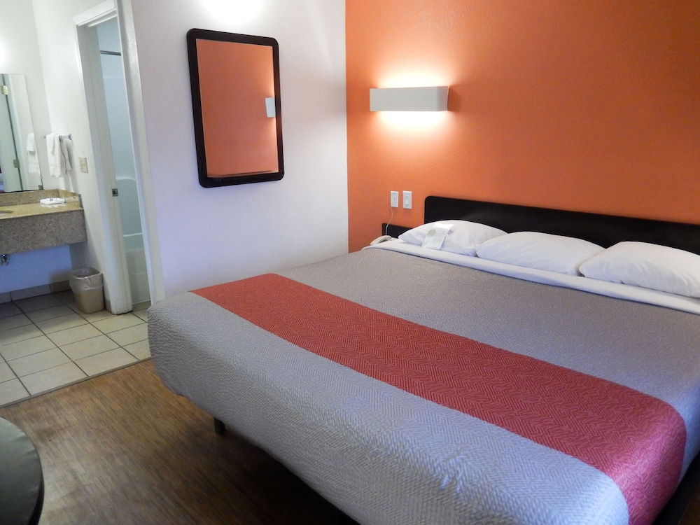 Motel 6 Clute TX - photo 12