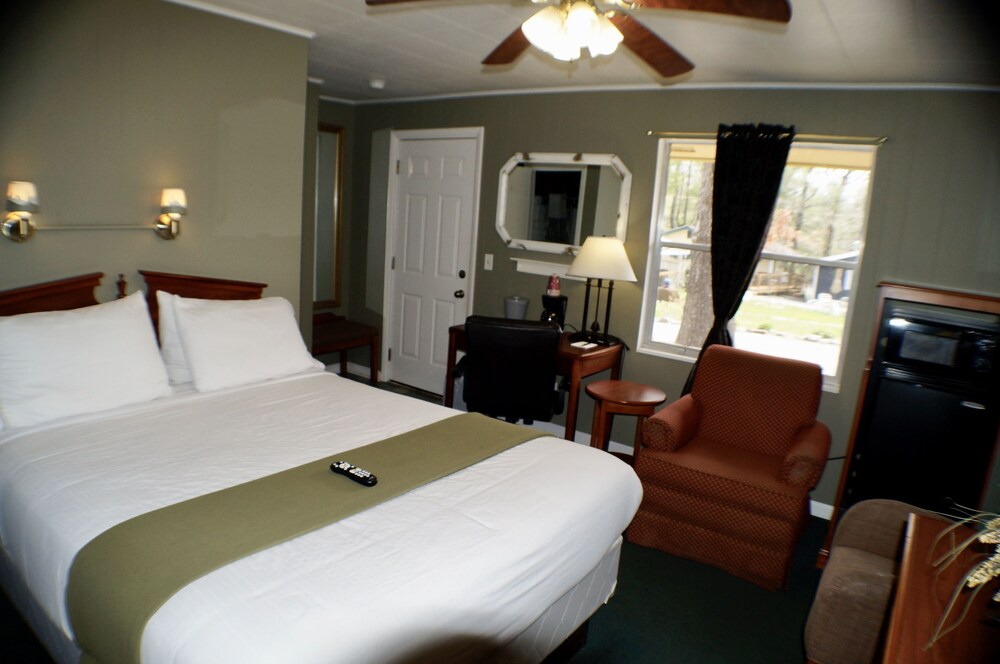 CedarWood Inn - photo 58