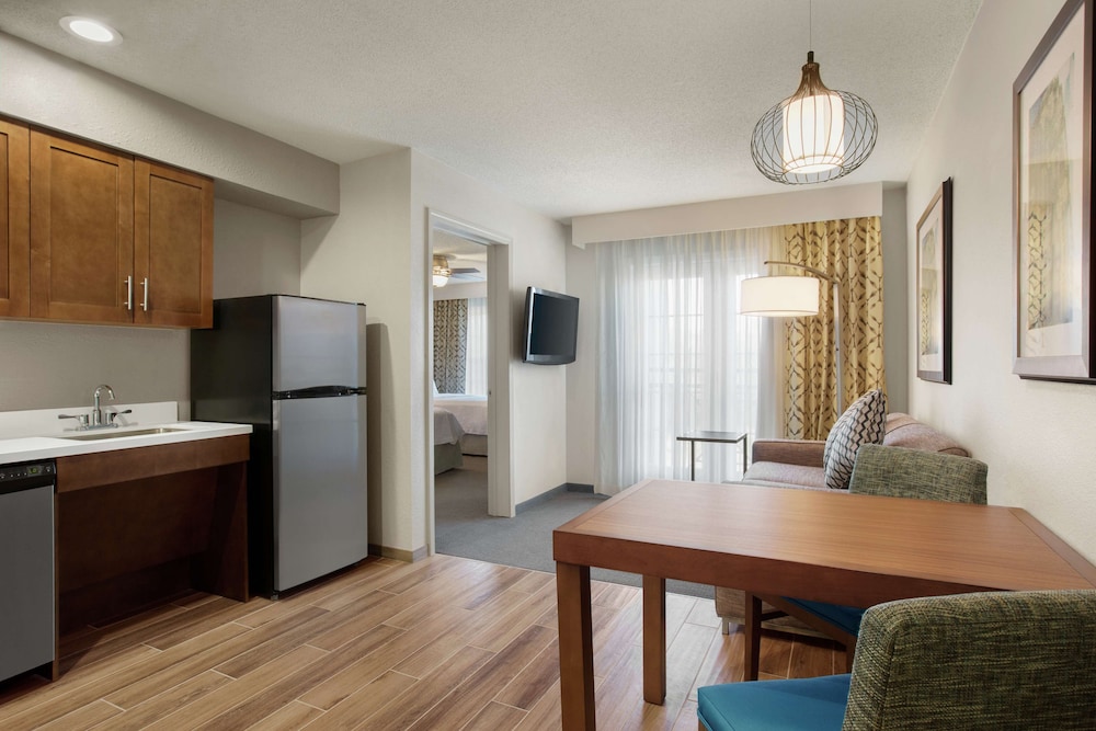 Homewood Suites by Hilton Kansas City Airport - photo 6