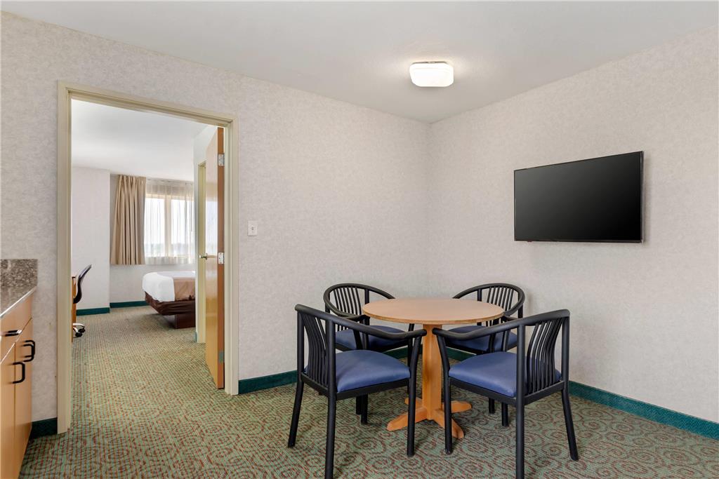 Quality Inn & Suites Denver Airport Gateway Park - photo 24