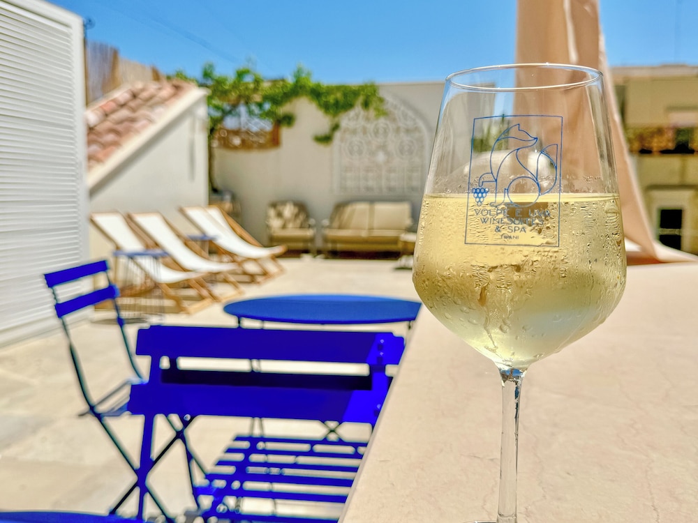Volpe e Uva Winesuites & Spa — 4-Star Luxury Hotel in Trani, Italy