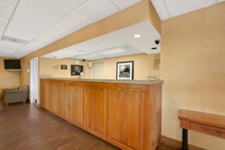 Super 8 by Wyndham Oxford - photo 9
