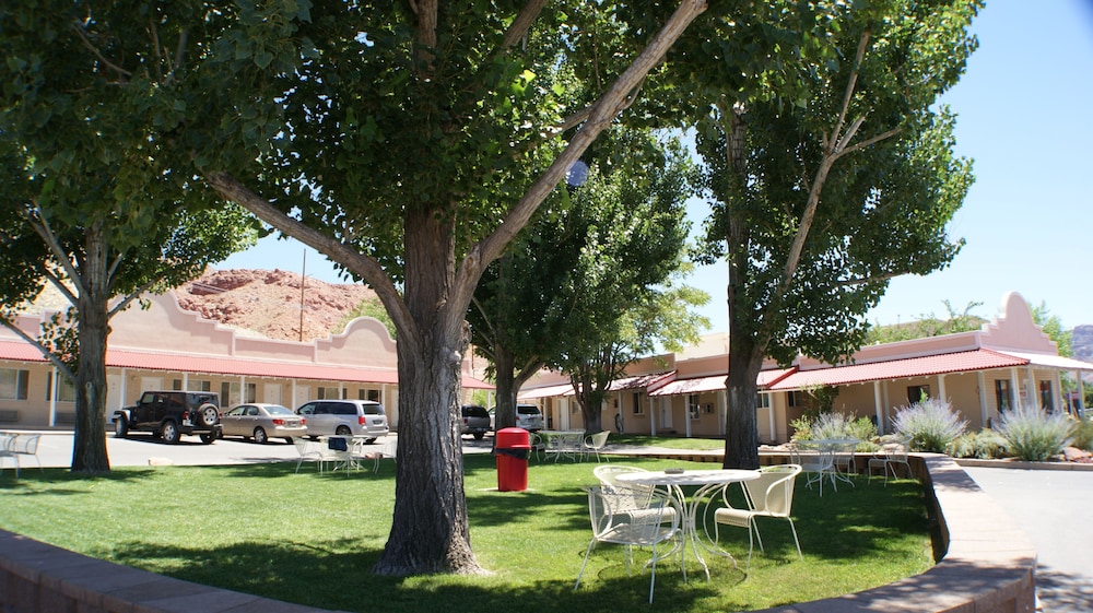 Adventure Inn & Motel - photo 37